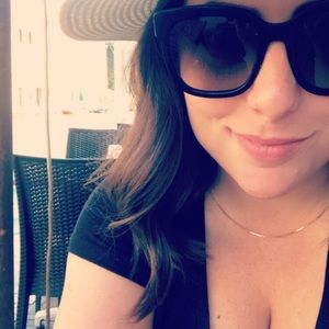 💛 About your Posher 💛